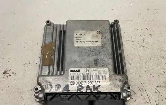 BMW 5 E60 E61 Engine control unit/module 7796637 1039S07463 0281012091