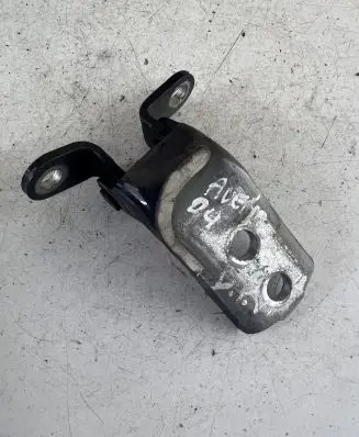 Toyota Avensis T250 Front door upper hinge
