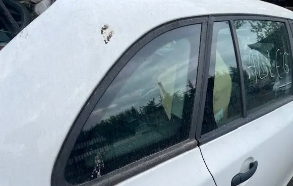 Skoda Fabia Mk2 (5J) Rear side window 
