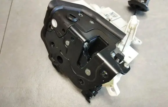 Audi A5 Sportback 8TA Rear door lock 8K0839015H