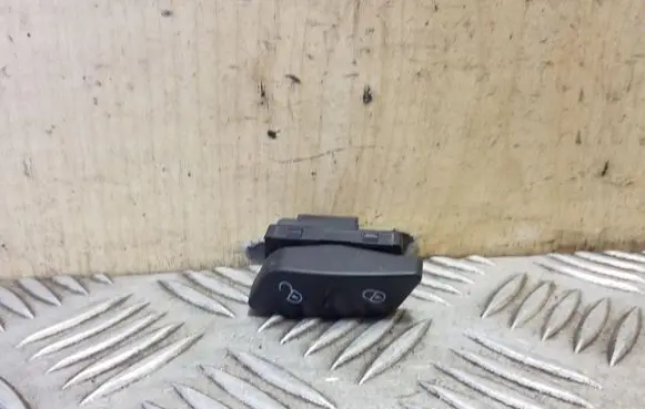 Volkswagen PASSAT CC Central locking switch button 1K0962126B