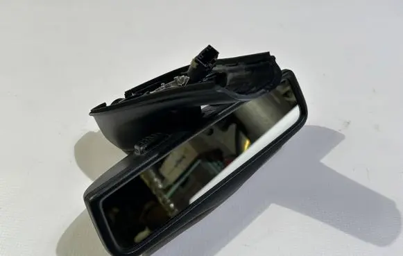 Rear view mirror (interior)