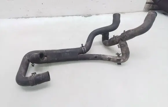Volkswagen PASSAT B5.5 Engine coolant pipe/hose