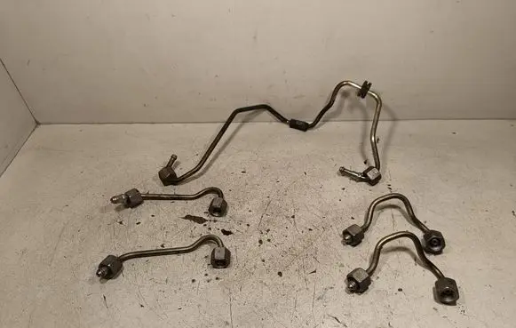 BMW X5 F15 Fuel injector supply line/pipe 