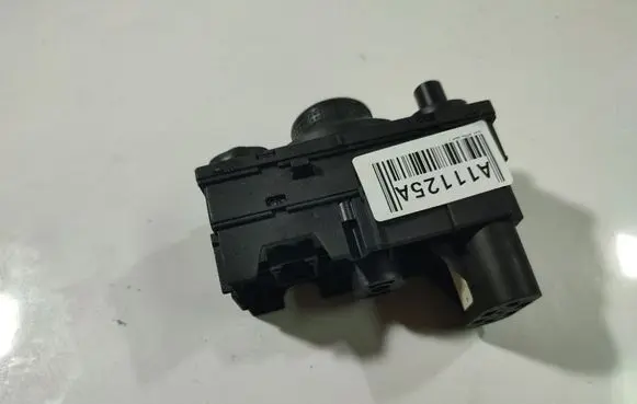 Opel Astra H Light switch GM13100124