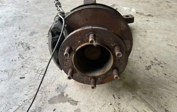 Iveco Daily 6th gen Front wheel hub spindle knuckle