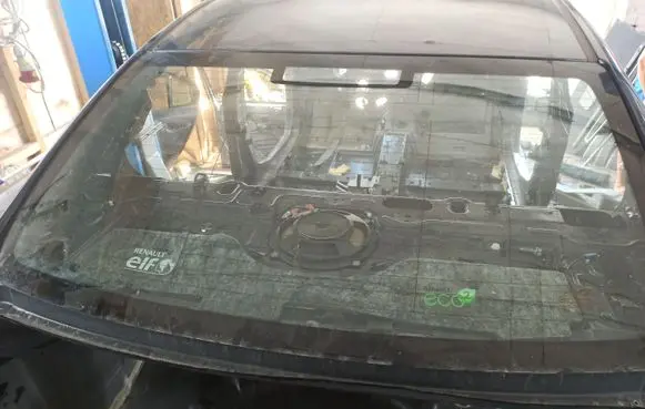 Renault Latitude (L70) Rear windscreen/windshield window 