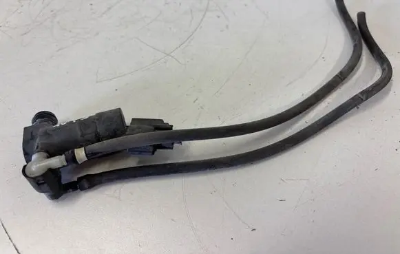 Volvo XC70 Windscreen/windshield washer pump T6680