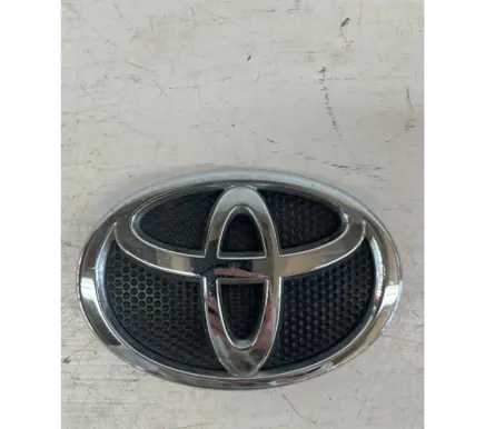 Toyota Verso Manufacturer badge logo/emblem 753010F010