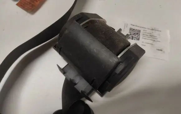 BMW 5 E39 Front seatbelt 1469DJ8301 0717643 566172601