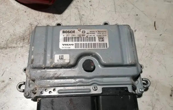 Volvo S80 Engine control unit/module 30743338 0261209108