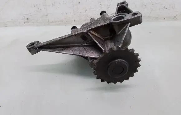 Mercedes-Benz E W211 Oil pump 6111810201
