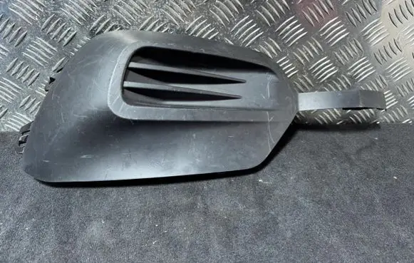 Opel Combo E Front bumper lower grill 981677788