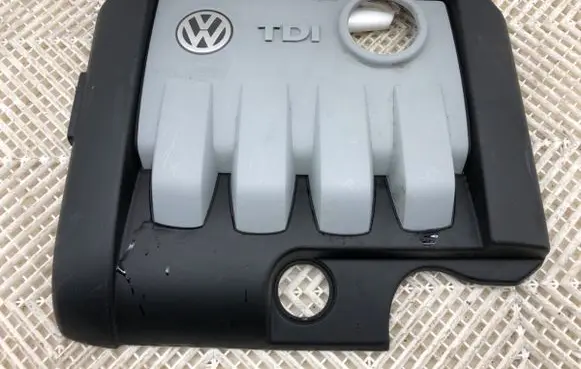 Volkswagen PASSAT B6 Engine cover (trim) 03G103925BL