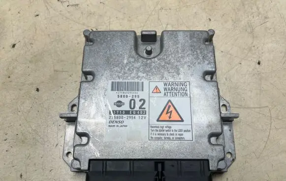 Nissan X-Trail T30 Engine control unit/module 23710EQ402 5800295 2758002954