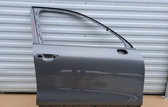 Porsche Cayenne (92A) Front door 7P0831312B