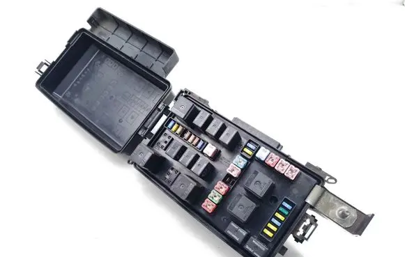 Chrysler 300 - 300C Fuse module P04692233AD