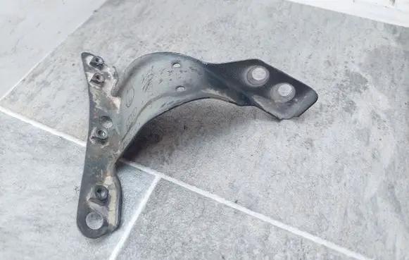 Audi A4 S4 B7 8E 8H Fender mounting bracket 8E0821136A