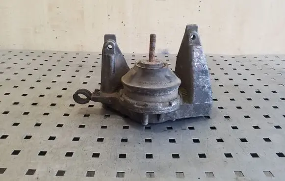Audi A6 S6 C4 4A Engine mount bracket 4A0199352