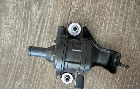 Toyota bZ4X Electric auxiliary coolant/water pump 8726042050