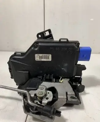 Audi A8 S8 D2 4D Rear door lock 4E0839016