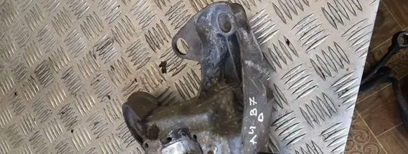 Audi A4 S4 B7 8E 8H Engine mounting bracket 8e0199351