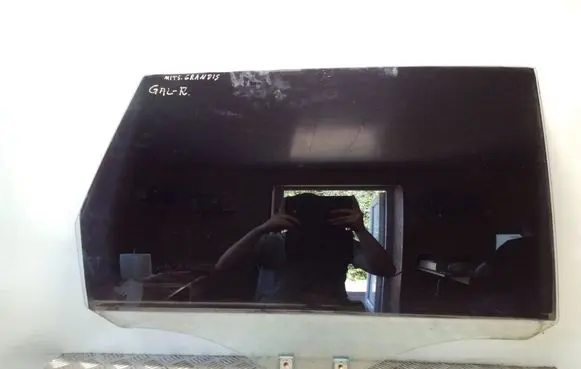 Mitsubishi Grandis Rear door window glass