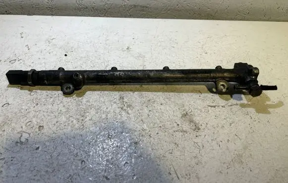Mercedes-Benz C W203 Fuel main line pipe A6110700095 0445214004 01716412