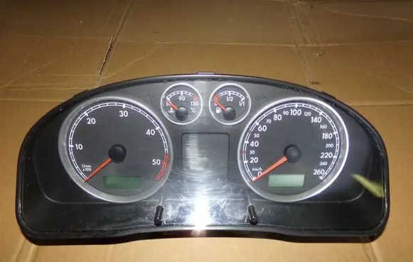 Volkswagen PASSAT B5.5 Speedometer (instrument cluster) 3B0920805A