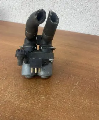 Mercedes-Benz E W210 Coolant heater control valve 0018307784