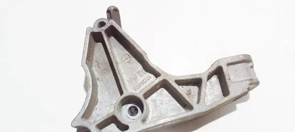 Opel Astra H Engine mounting bracket 13125625