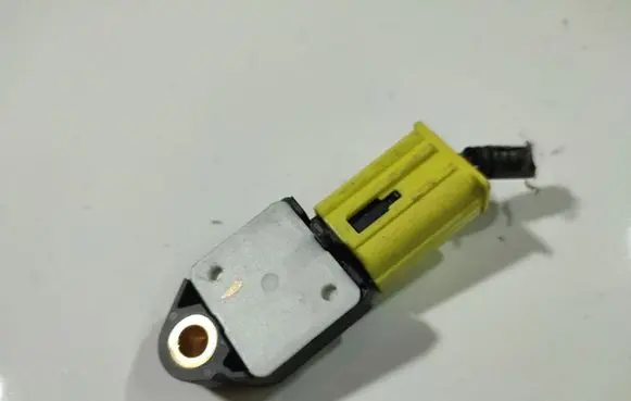 Toyota Auris 150 Airbag deployment crash/impact sensor 8983102060