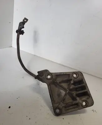 BMW 5 E39 Engine mounting bracket 6751226