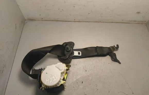 BMW 1 E82 E88 Front seatbelt 33052212C