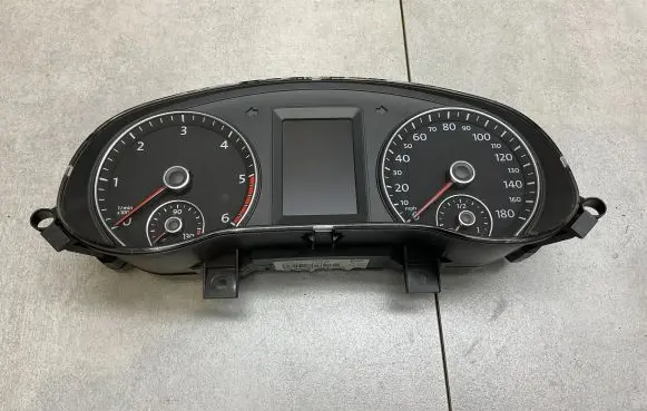 Volkswagen Jetta VI Speedometer (instrument cluster) 5C6920972A