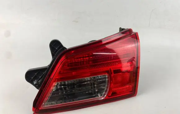 Subaru Outback Tailgate rear/tail lights 2ZR946094