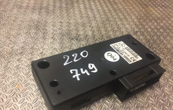 Mercedes-Benz S W220 Bluetooth control unit module 2038202585 A2038202585
