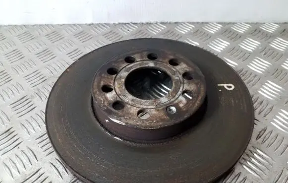Volkswagen Touran II Front brake disc