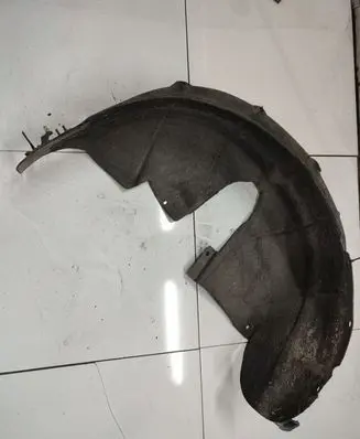 Rear arch fender liner splash guards