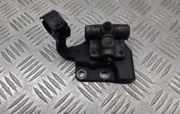 Toyota Corolla E120 E130 Brake power pressure regulator 31496-12020