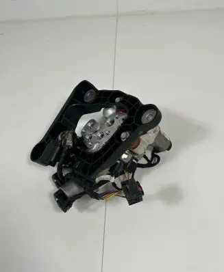 BMW 5 F10 F11 Air suspension compressor 6775258