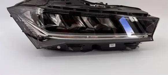 Skoda Superb B9 Headlight/headlamp 3P1941016