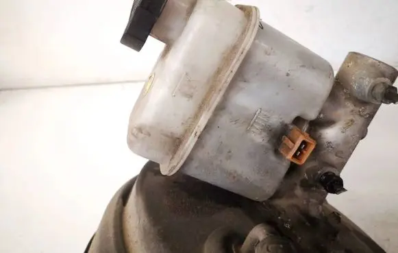 Brake fluid reservoir