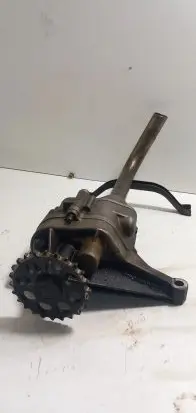 Mercedes-Benz E W210 Oil pump A1111810301 A1111801501