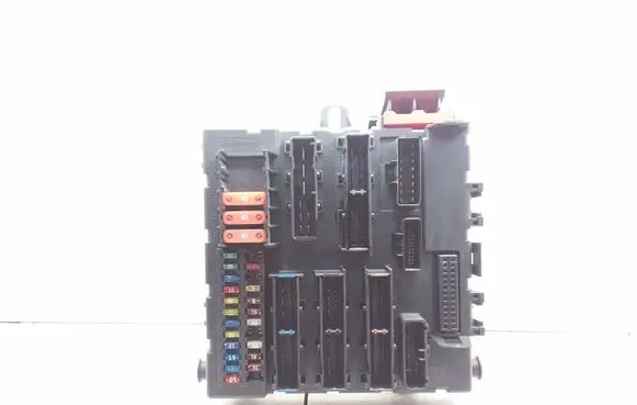 Opel Vectra C Relay mounting block 13170890 519049100