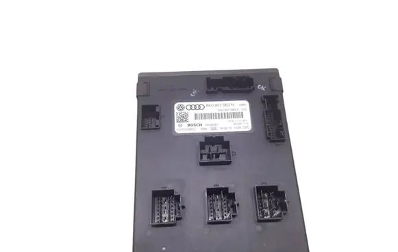 Audi A5 8T 8F Comfort/convenience module 8K0907063N 09025001 F005V00852