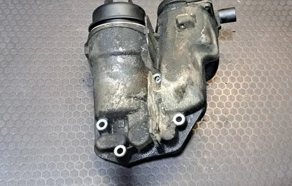 Volvo XC90 Oil filter cover 30677920