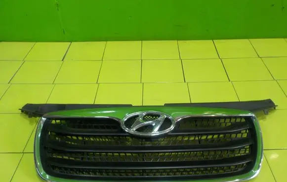 Hyundai Santa Fe Front bumper upper radiator grill 863532B700