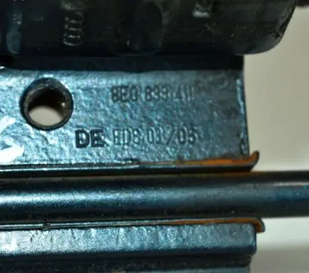 Audi A4 S4 B7 8E 8H Rear door lower hinge 8E0833411