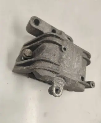 Volkswagen PASSAT B6 Engine mount bracket 1K0199262